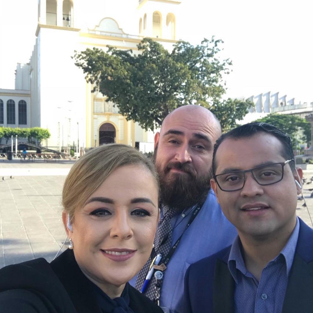 A special broadcast of tcsnoticias this morning from the Metropolitan Cathedral, there is very little time left for the canonization of #monseñoromero #news #newscast #tcs #yosoytcs #journalists #journalist #host #elsalvador #cathedral #sansalvador