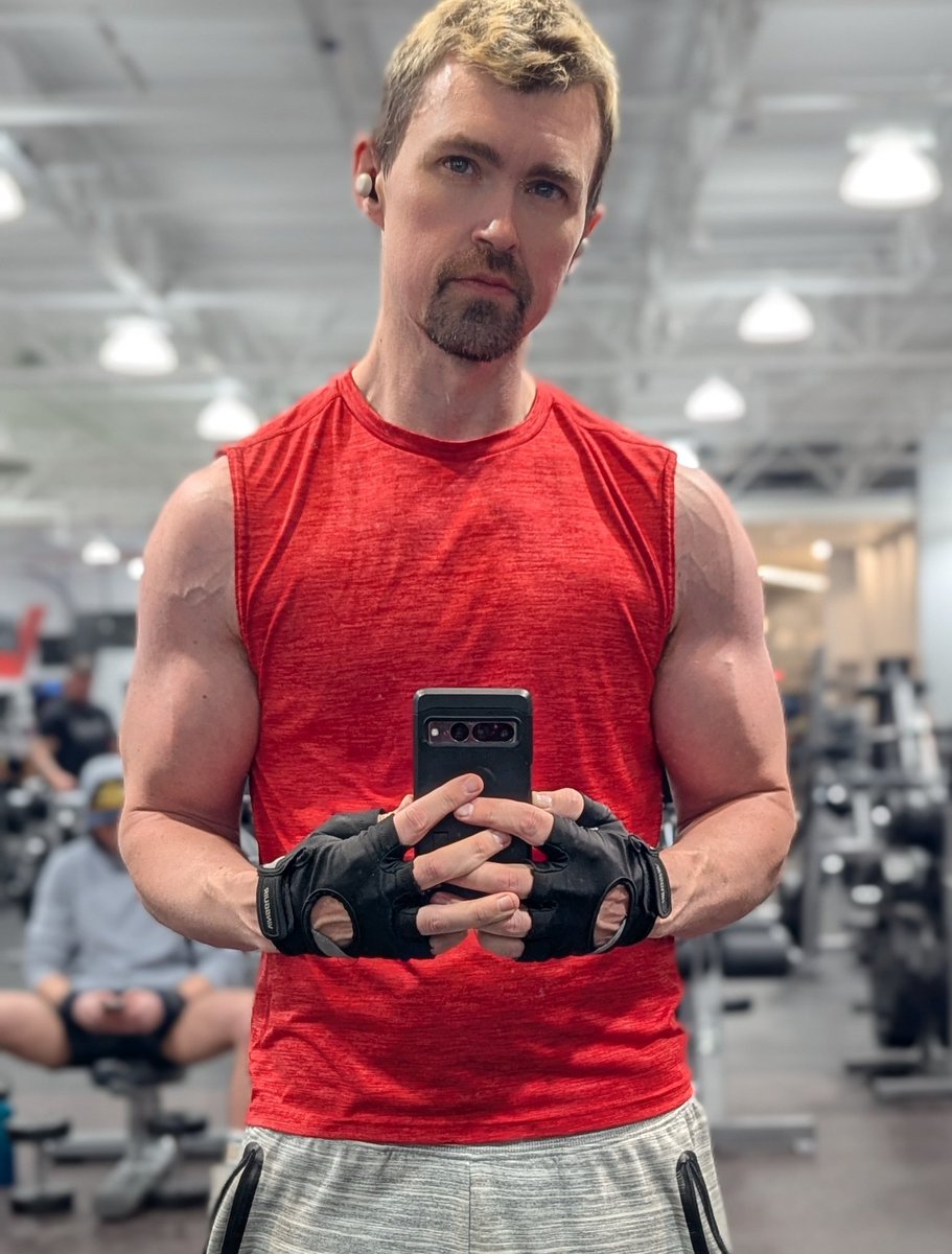 Been training all year for the comeback to protect all the gacha waifus 😉😉