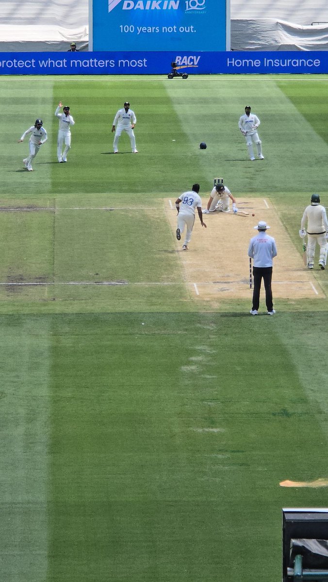 kartik_kannan's tweet photo. Tension in the air as Boom finishes delivering the ball. Proper cinema the last over
#Bumrah
#AUSvIND
#Labushagne https://t.co/adRgOgbyqh
