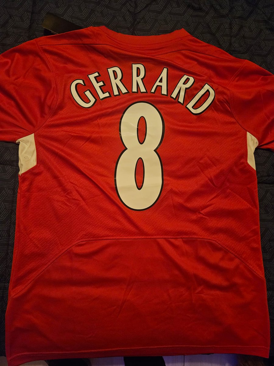 LFC_Mateo's tweet photo. Solo paso para presumirles esta joya que me regalo mi brother, soy mas feliz que 1000 felices 🤌🏼❤️ https://t.co/WYU1PPXBf8