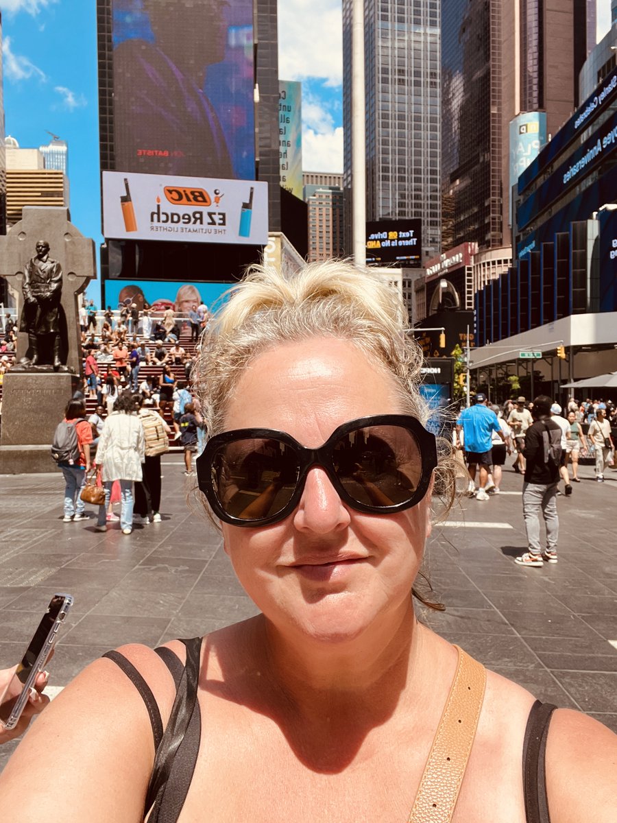 LittleArtPhotag's tweet image. Dream it. Work for it. Make it happen.
In 2023, I stood in Times Square, NYC, and made a promise to myself:
That in 2024, my NFT art would light up the biggest screen in Times Square.
Fast forward to April 2024, there I was, standing in front of my work, displayed in all its…