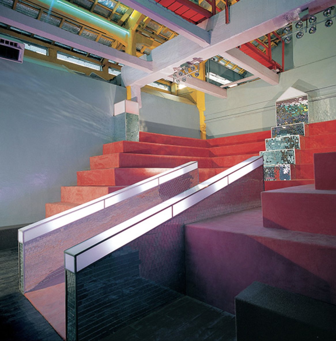 cremetoursBA's tweet photo. The interiors of Buenos Aires nightclub Soho in 1987, designed by Argentine artist, architect and interior designer Edgardo Gimenez. Give me a time machine so that I can go back and visit this BA postmodernist wet dream. https://t.co/k5A5uQmawi