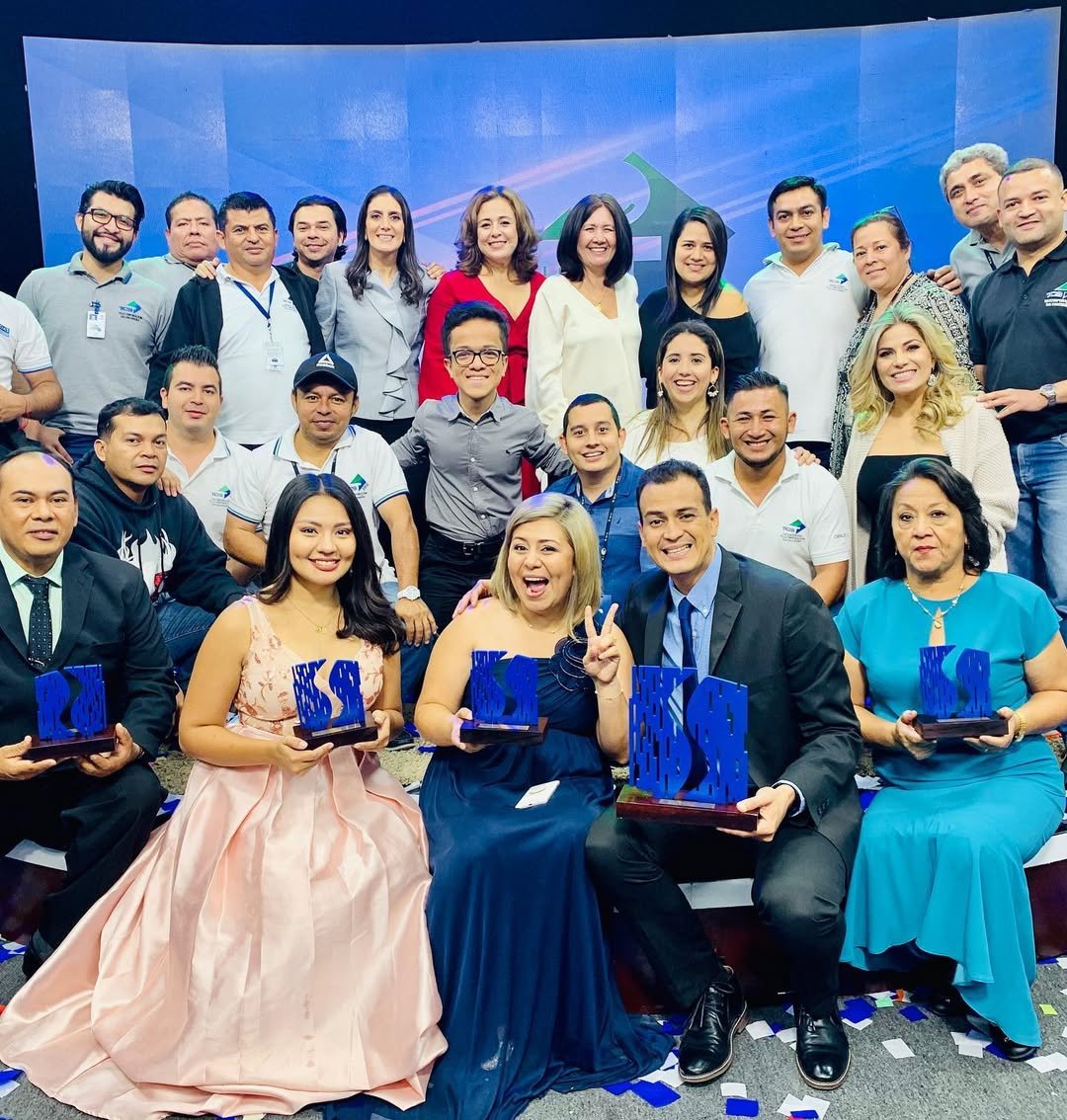 Salvadorans Committed 2024. Giving thanks to God for knowing that this country has hope, because there are many who do not expect change, for transformation to come to their hearts, they are doing it.