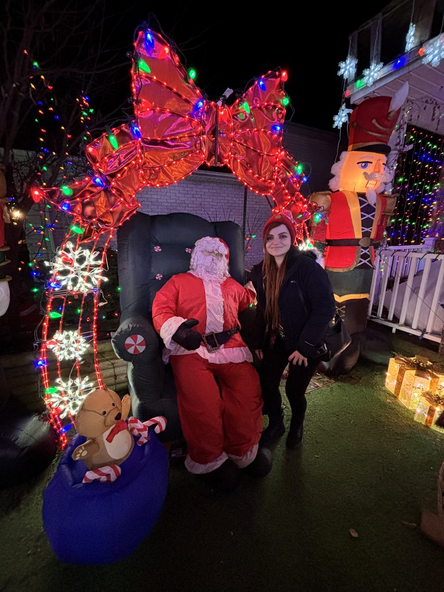 NostalgicBL's tweet image. Meeting Santa once again ! 
.
.
.
#meetingsanta #december #nostalgicbrightlights #santa #festival #london #fun #lights