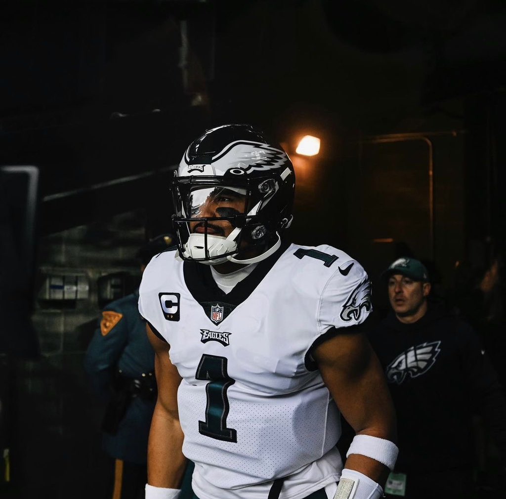 shotbysteph30's tweet photo. If your QB isn’t one of these guys i feel so bad for you😭😭😭😭 https://t.co/03rztsCh5F