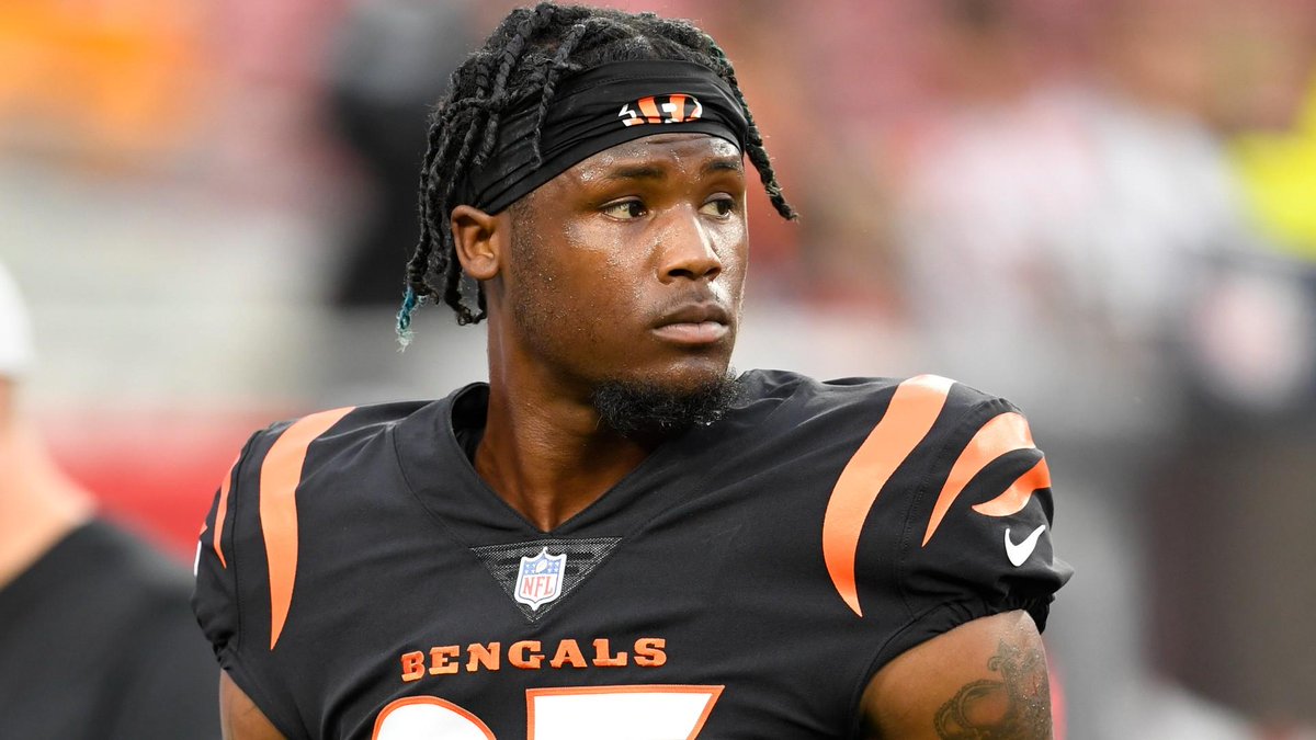 Tee Higgins tonight:  

• 11 catches 
• 131 yards 
• 3 TD

PAY HIM NOW.
