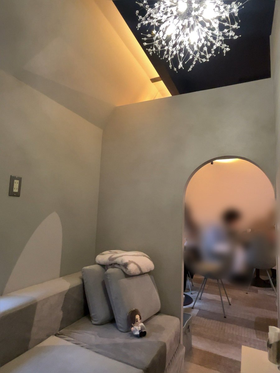 kj8_ttys_ky's tweet photo. 2人がオシャレー!って言ってた小部屋に通していただきました❣️
全部オシャレだった💃✨
#FraiseIII
#KAMISweets
#神山智洋
#末澤誠也 https://t.co/1NM8aznUGv
