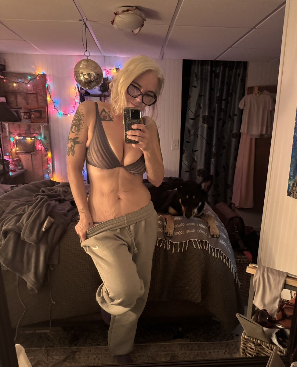 TrishaTMBMETAL's tweet photo. I post this as I do many self pics but in all seriousness I’ve struggled my whole life with body image and shame from various things I’ve experienced- and now still body dismorphia is something that messes with me but my logical mind knows and I share for others who can relate and just don’t let it rule you it’s real and it’s messed up- I still see the old version unless I take pictures and look at myself in the picture but in the mirror no camera I have warped vision
