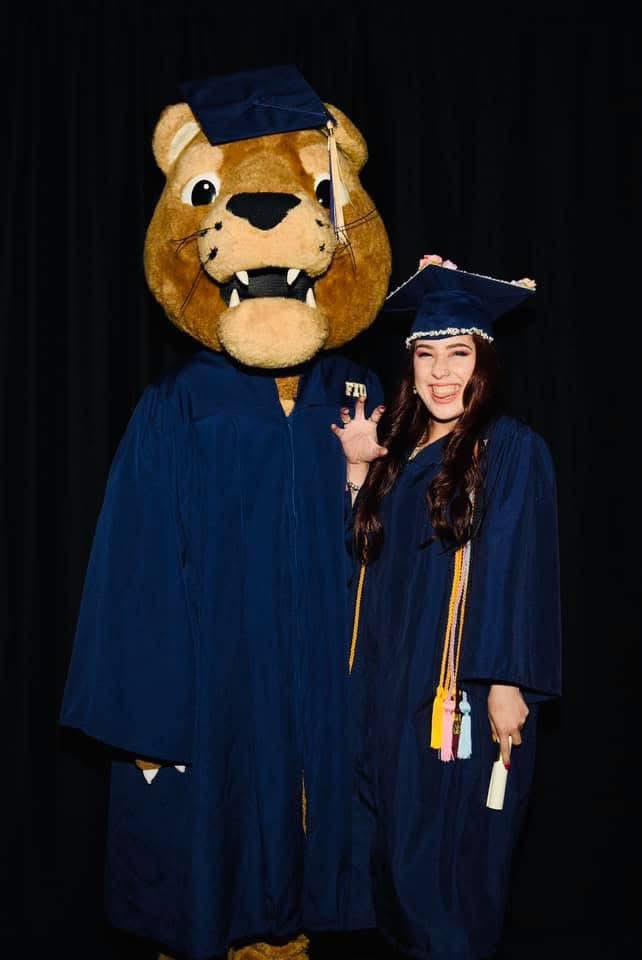 Kaityn_Contino's tweet image. POV: me and @roaryfiu grew up together !! 

2019 - B.S. Psychology 

2022- M.S. Psychology

2024- Ph.D. Psychology 

@FIU @FIUCASE