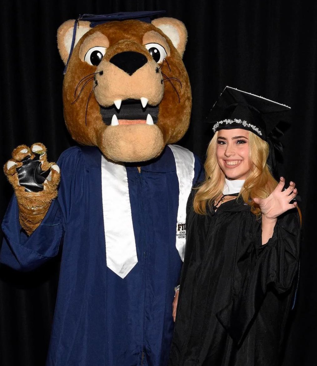 Kaityn_Contino's tweet image. POV: me and @roaryfiu grew up together !! 

2019 - B.S. Psychology 

2022- M.S. Psychology

2024- Ph.D. Psychology 

@FIU @FIUCASE