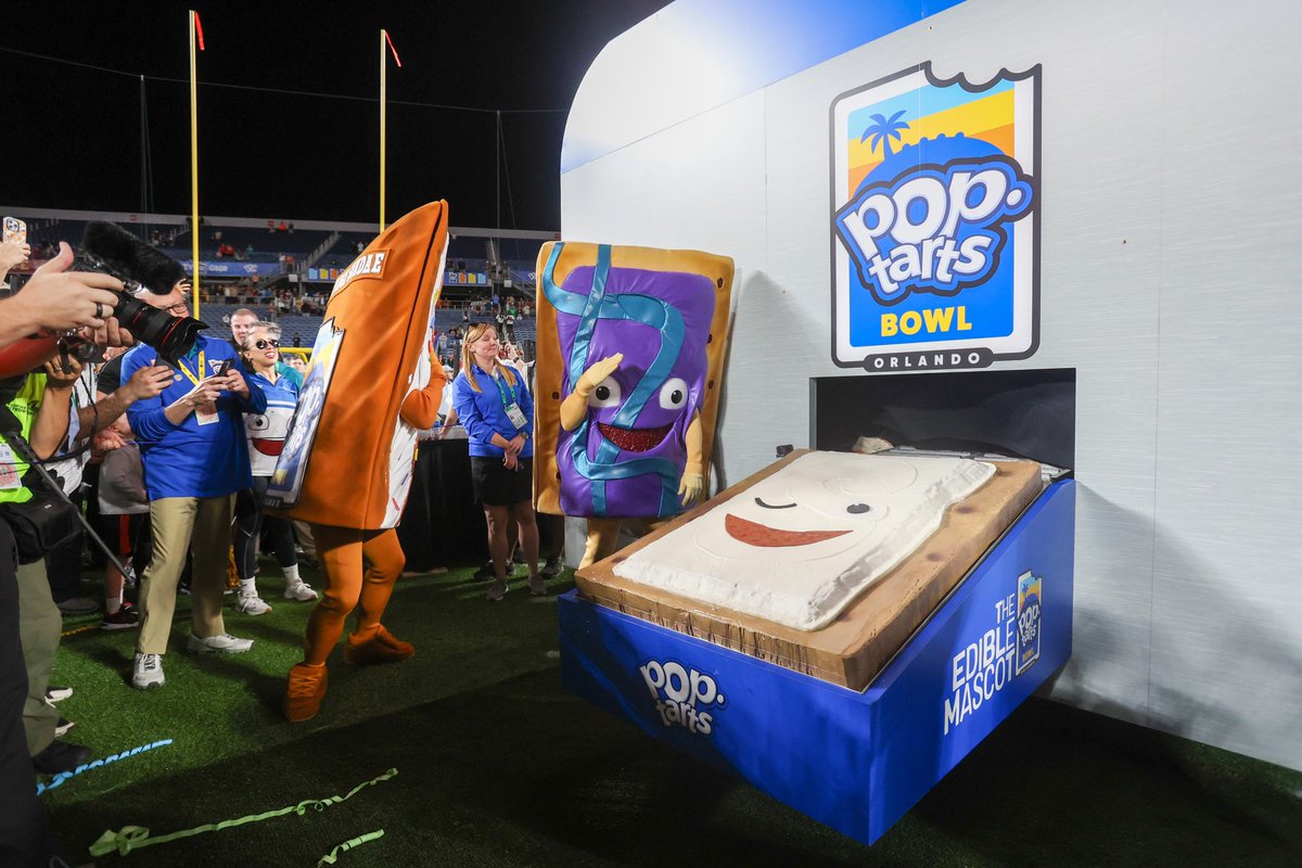 Pop-Tarts Bowl tweet media