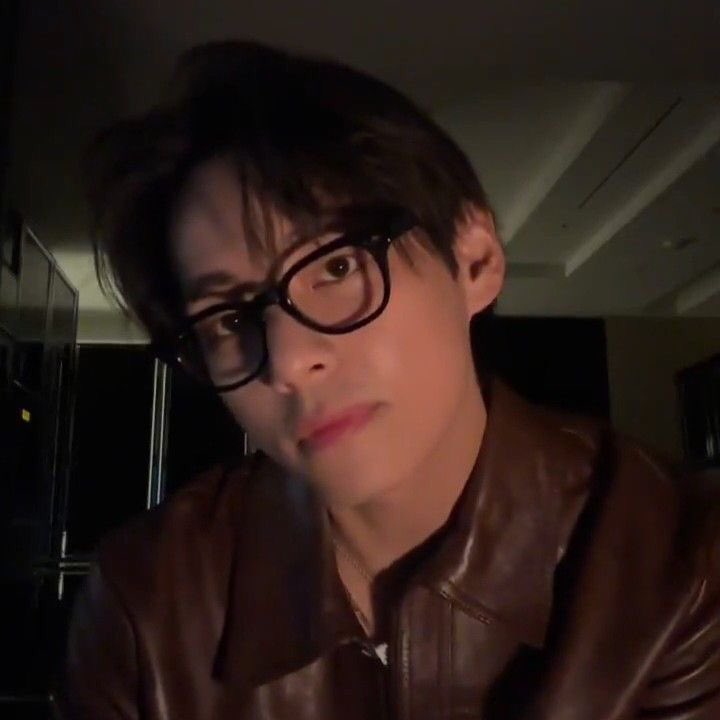 vgoldeeen's tweet photo. ˗ˏˋ  Año Nuevo, ¿Novio nuevo?  ˎˊ˗

Dónde Th harto de estar soltero, recurre a medidas, por otro lado Jk viene de visita a Corea por las fiestas decembrinas.. 

— #aukookv #kookvau #kooktae https://t.co/0tdNg7TFkU