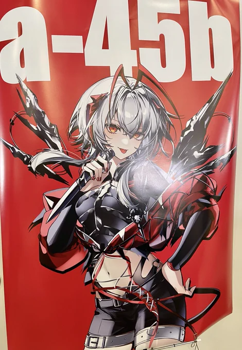 設営完了しました〜! 東7ホール a-45bでお待ちしております! ノベルティのステッカーは新刊1冊につき1個お付けします! ポスターが大1枚、中1枚あるので2名様にお譲りします!14時にスペースにお越しください!