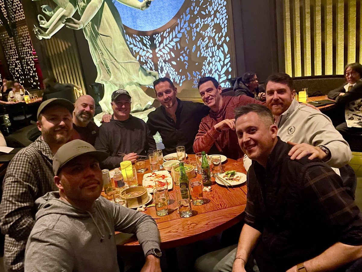 DannyKeystone's tweet image. A special thanks to my good friends @MoheganSun for a wonderful evening with some great friends @BucketsBudgets @el_ejohn @TimMorrow22 @paulcooney