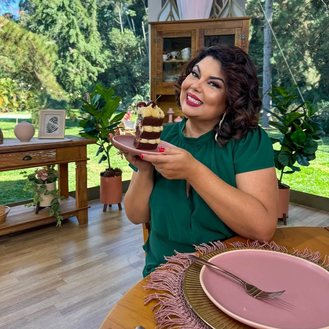 tuitaSonicBoom2's tweet photo. na minha humilde opinião, a Fabiana foi a MELHOR APRESENTADORA DO #BakeOffBrasil 💚 super divertida, carismática... enfim, maravilhosa 

#BakeOffBrasilFinal #bakeoffbrasil10 https://t.co/sEIaP3f09u
