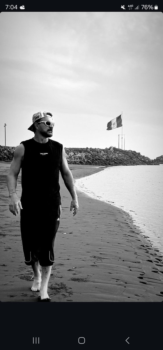 Quiero estar solo y dejar que el silencio se ocupe de mi... 🎶
#ricardoarjona