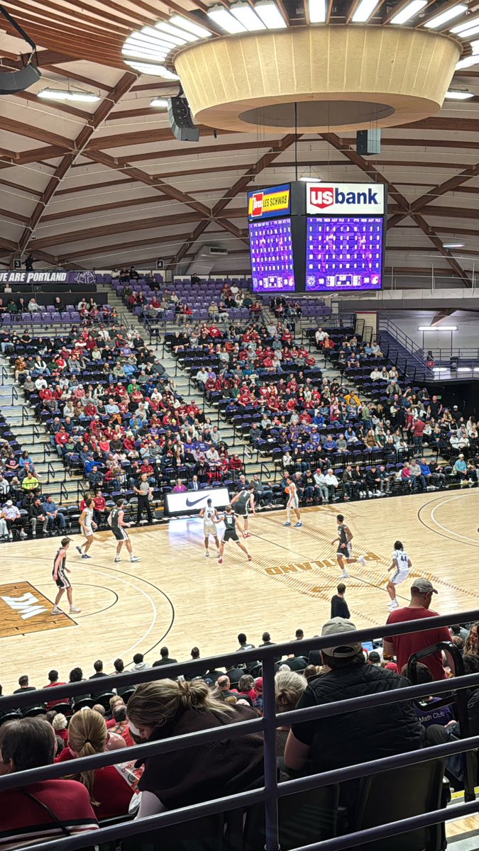 The_Couch_GM's tweet photo. It’s Coug alumni night here at the University of Portland! 😂 Ton of crimson.

Cougs dominating tonight. https://t.co/fEsvgbyaly