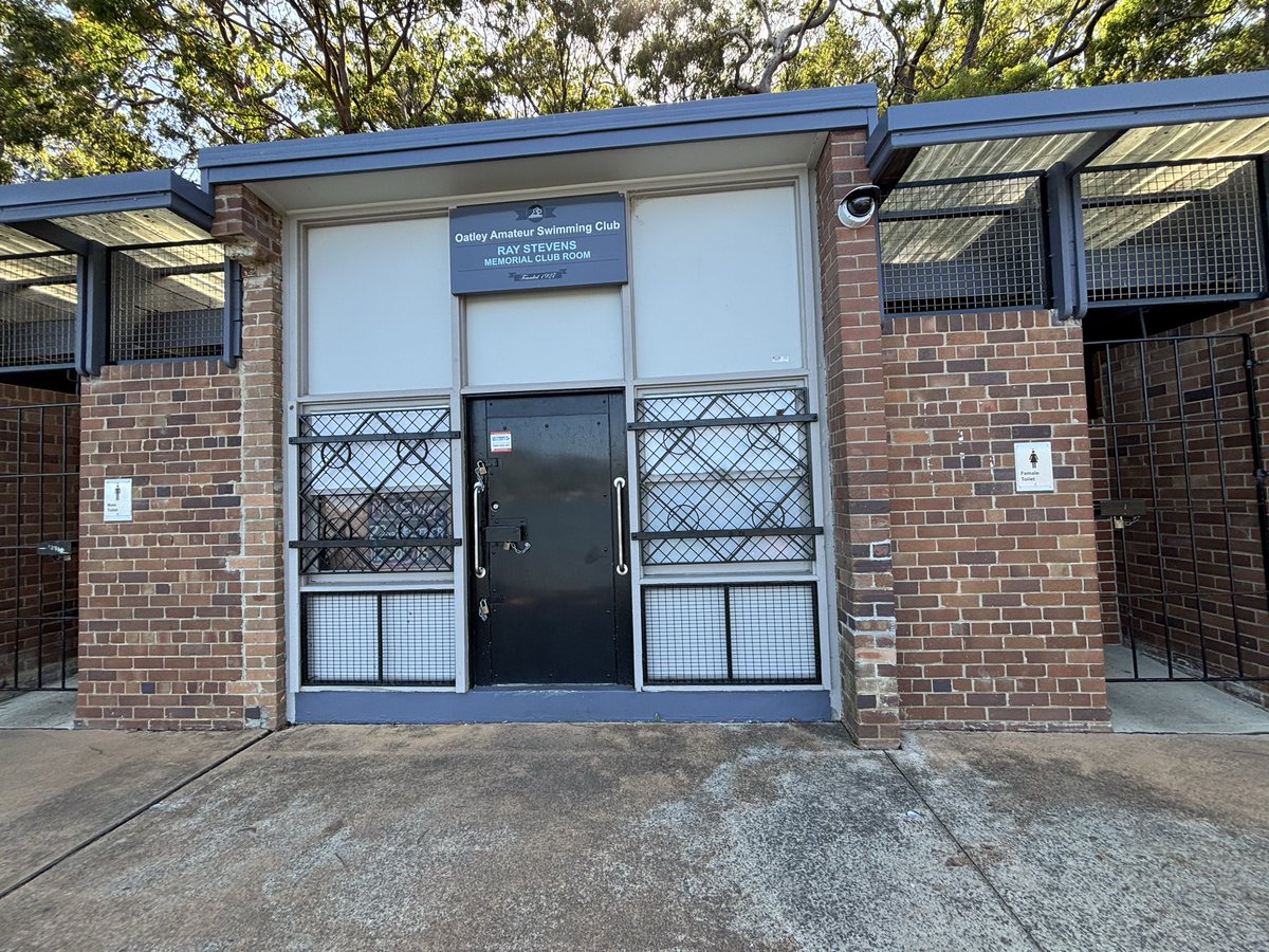 Nice to be back at the swimming baths in Oatley Park where I learned to swim.  So grateful for these public spots and a clean river.  <a href="/stukhan/">Stuart Khan</a> great urban swimming. #oatleypark