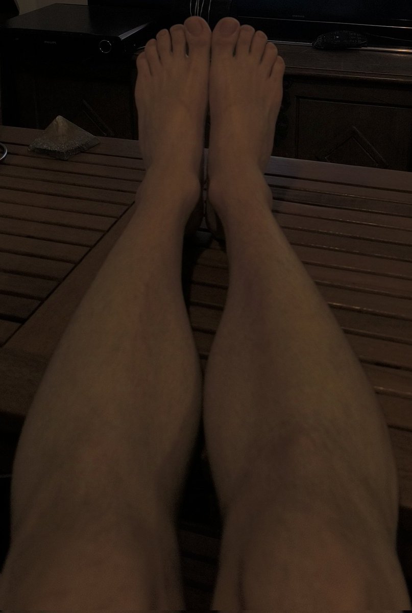 hotstvn's tweet photo. #feetlovers https://t.co/KbPqxHrC6q