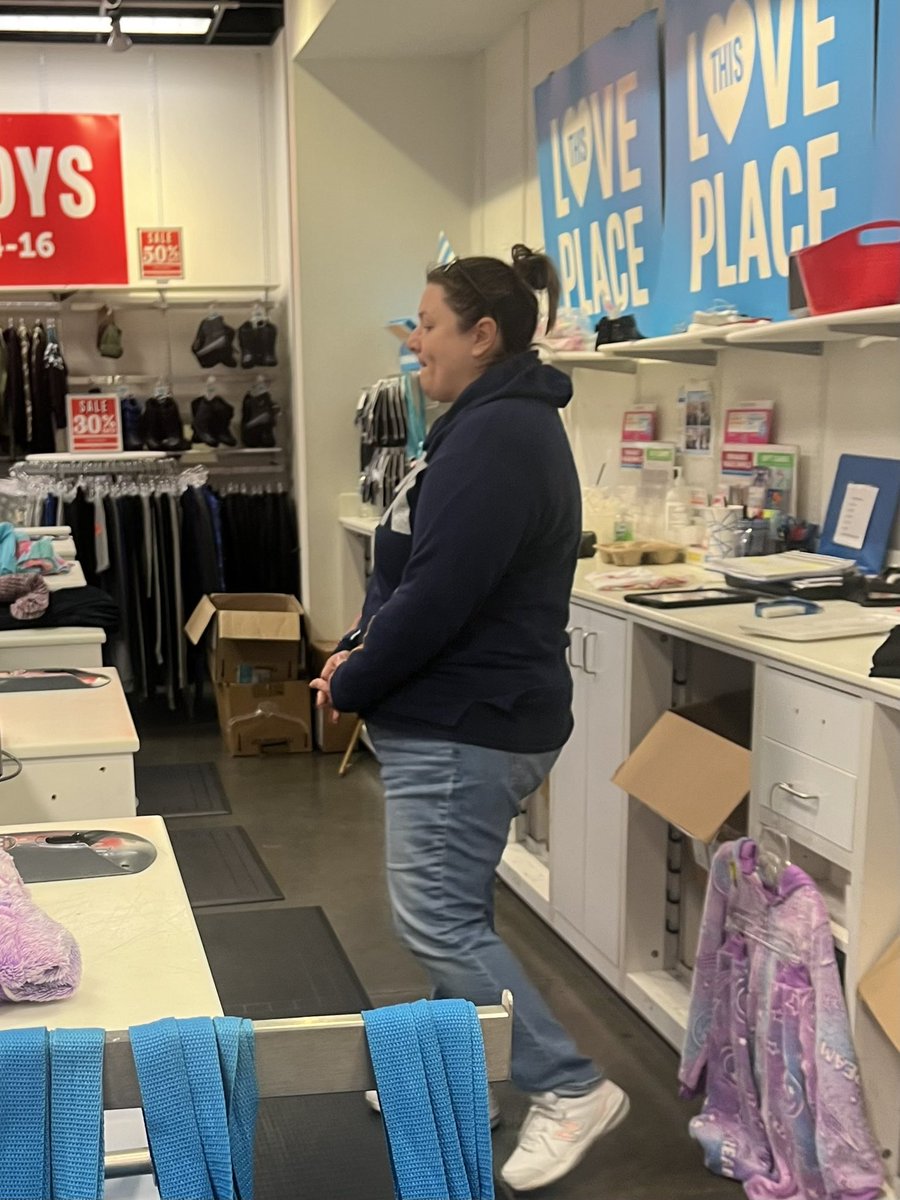 BMayer07's tweet photo. An employee of @childrensplace or not? https://t.co/DnTpJhqXMF