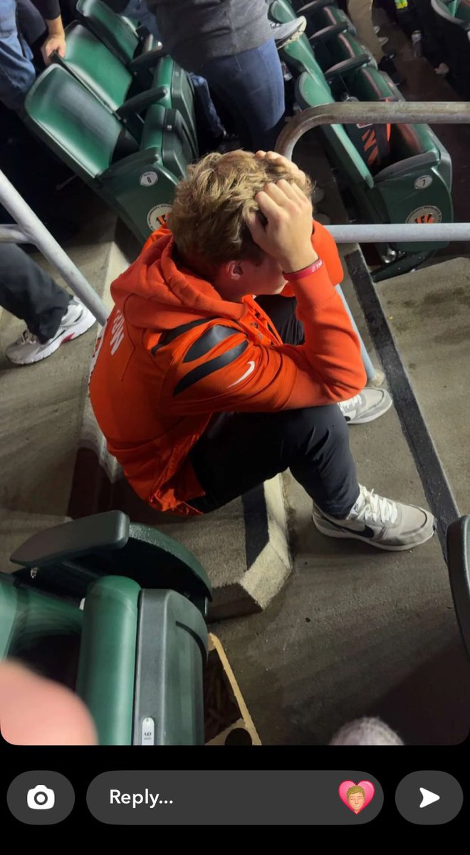 Wouldn’t be a Bengals game if you’re not sitting here like this every now and again #WHODEY #firelou #TeeD
