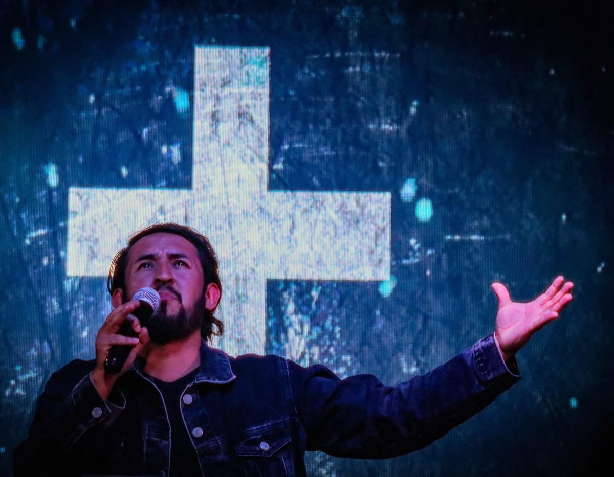 MarherAlejandro's tweet photo. Amar a alguien con las características de Dios es fácil, pero amar a alguien con las características de David es imposible. 

Tú eres para mí la roca que me da refugio; ¡tú me cuidas y me libras! Me proteges como un escudo, y me salvas con tu poder. Salmos 18: https://t.co/lNgXztiYCG