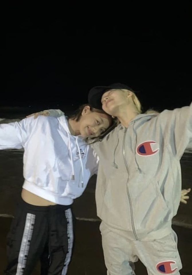 Happy birthday to our sunshine 🫶🏻💜

HAPPY SANA DAY
#여름을_품은_겨울아이사나
#SHAiningSanaDay
<a href="/JYPETWICE/">TWICE</a>