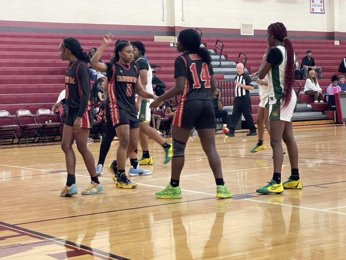 PGH_SCarolina's tweet photo. Carvers Bay leads Conway in the nightcap. The Lady Bears lead 29-18 at halftime. @CoachKingsbury1 #PrepGirlsHoops #SwannysRoundballReview #RecruitThePalmettoState https://t.co/PcqIB7sHZq