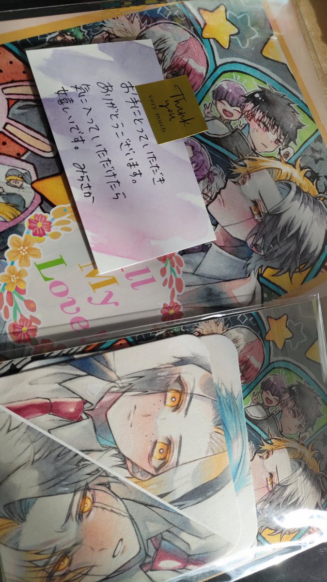 みらさかさんの画集届いた！思ったより届くの早くて驚いてる！！
早速眺めます〜🥰