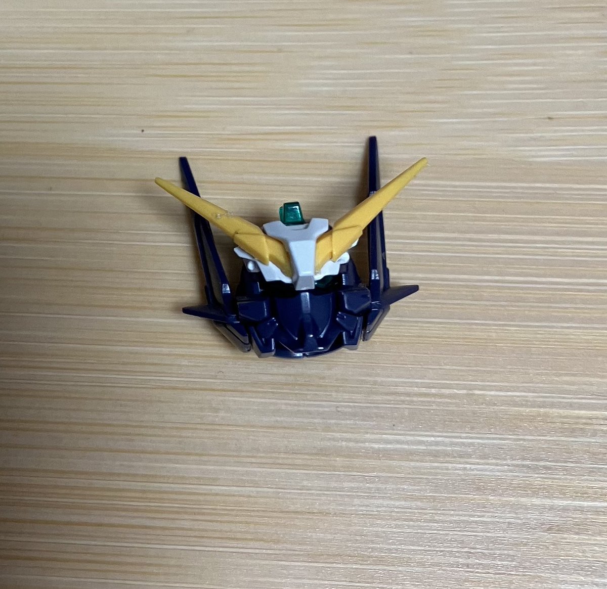 eclair_py's tweet image. ヒュッケバイン飛んだ
大掃除してたら飛んだ
タンスまで飛んで
パーツ外れて消えた
掃除機はまだよ…
パーツ先に探そ…( ；´Д｀)