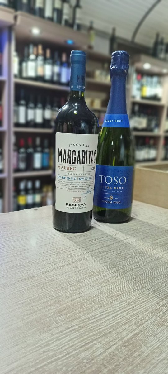 javitocigno's tweet photo. Para festejar el año nuevo, los amigos de Copados Vinoteca (San Lorenzo 1162) se copan de nuevo y regalan un vino 🍷 y un champán 🍾para el brindis. Para participar solamente hay que seguir esta cuenta y darle RT a este tuit. Daleeee🙌🍾🍷 https://t.co/BE4tUme2pi