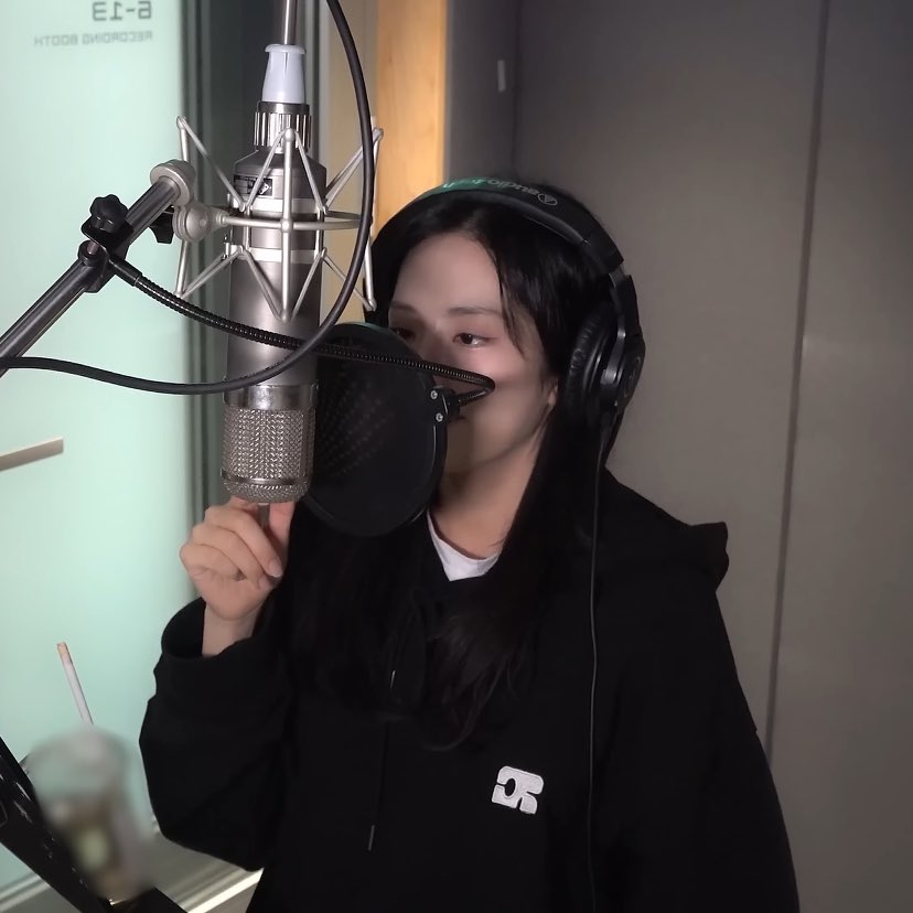 fromis9_item's tweet photo. 241228 레코딩 비하인드 후드티 #지원 

CENTAUR 센토르
CENTAUR EMBLEM HOODY_BLACK
₩ 89,000 ➡️ 52,083

https://t.co/SrlFZ9HeHS

#프로미스나인 #fromis_9 #박지원 #jiwon #손민수 https://t.co/8i4zVgW8tu