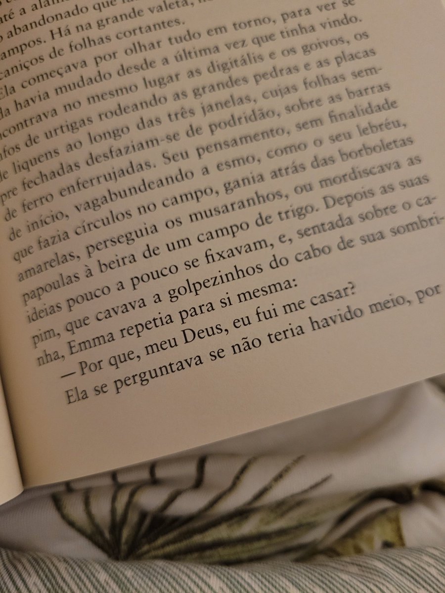 v0dkajk's tweet photo. o casamento parece uma droga Emma bovary https://t.co/CfxUA8QMek
