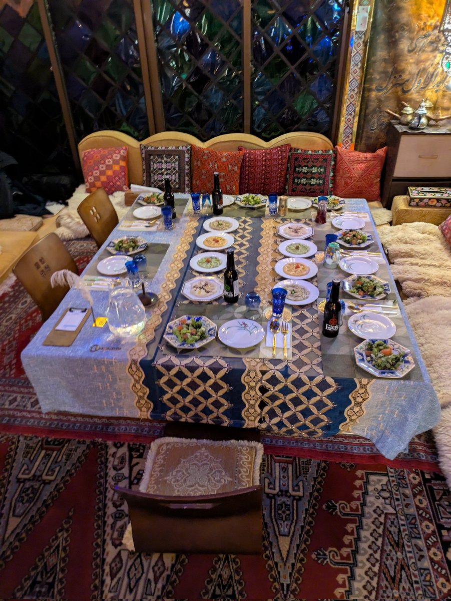 unkomanfolk's tweet photo. 大学時代の友人らと、今年は池袋の『月の沙漠』という��で忘年会。
羊まるごと1頭使った料理とベリーダンス。めっちゃ美味しかった。建物外観からは想像できない世界観でした。 https://t.co/3FM4ZbEIMI