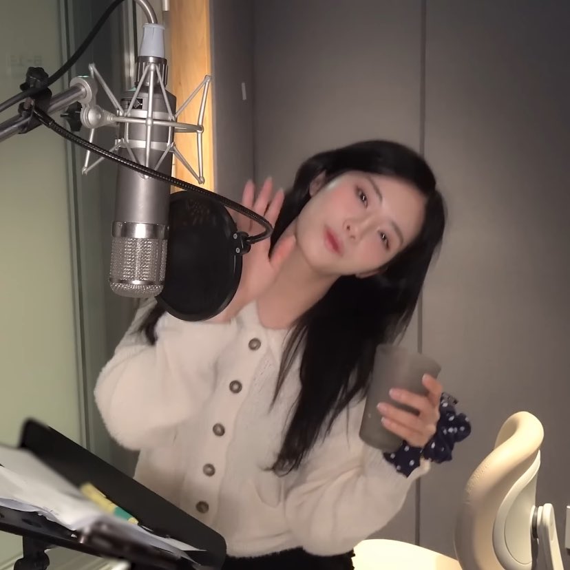 fromis9_item's tweet photo. 241228 레코딩 비하인드 가디건 #지원 

LETTER FROM MOON 레터프롬문
Meav Pocket Collar Cardigan ( Ivory )
₩ 95,000 ➡️ 85,500 

https://t.co/k8CfBFNMl1

#프로미스나인 #fromis_9 #박지원 #jiwon #손민수 https://t.co/uiOK2gCFDl