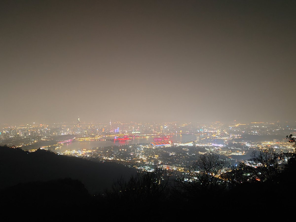 这里是南京，一个美丽的地方 #南京 #夜爬紫金山