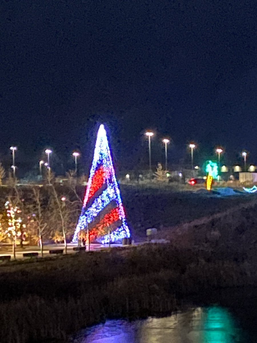BeCre8ive50's tweet photo. #magicoflights Another holiday tradition to enjoy https://t.co/YoiRGV8fyx