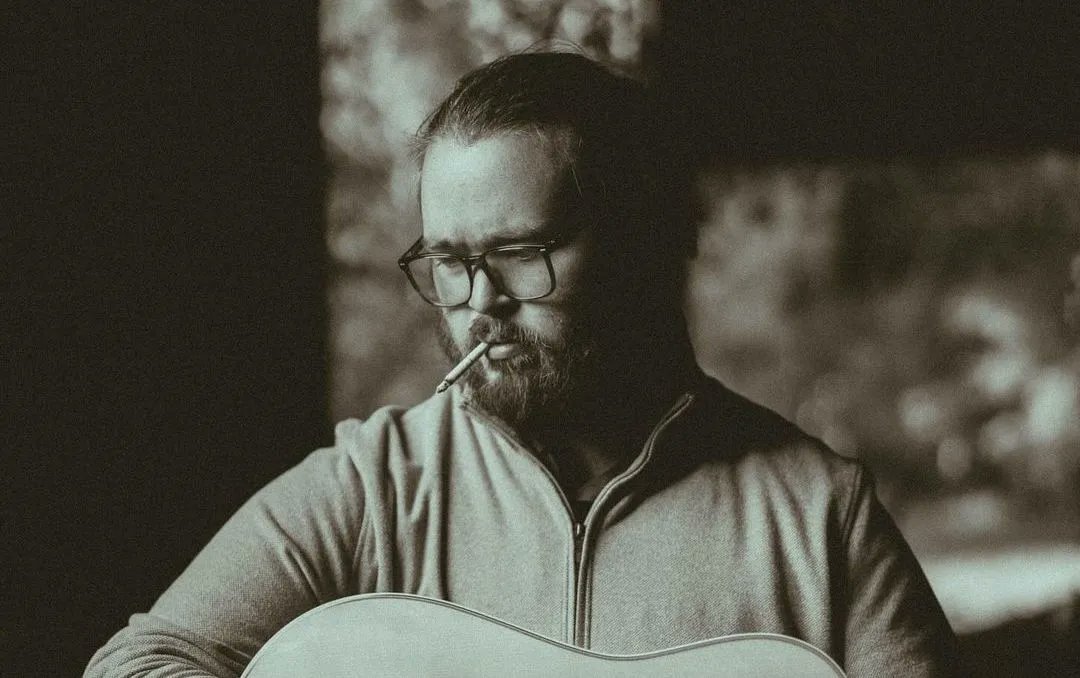 mkorff9's tweet photo. ...there are a lot of similarities between the two artists, but JR’s ability to paint a picture and balance the highs and lows of his life puts this album in its own league. Full of bonfire anthems and classic Americana crooners, this tape won’t be leaving my rotation. https://t.co/F1IaM5MO34