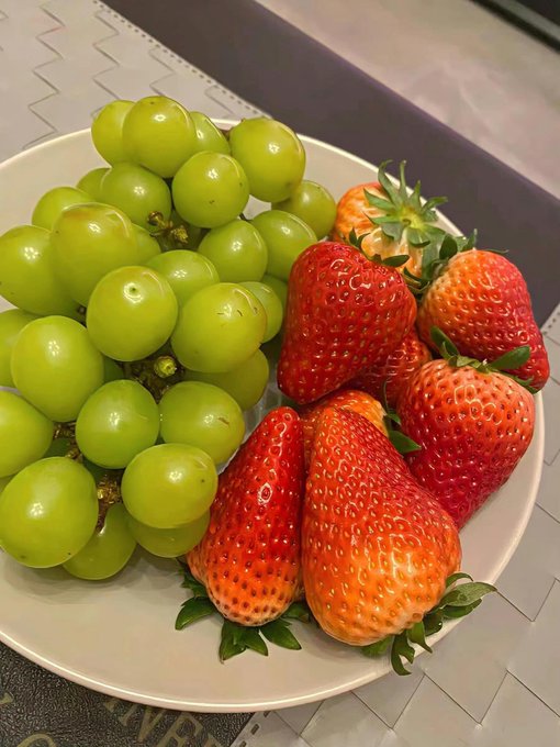 果物は自然からの甘い贈り物です。