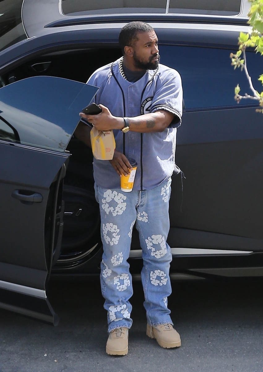 YeMoments's tweet image. Ye in denim tears getting a McDonald’s (2020)