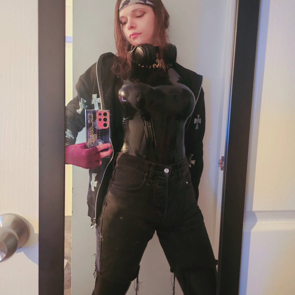 Love these shorts over rubber, whatcha think? 🖤