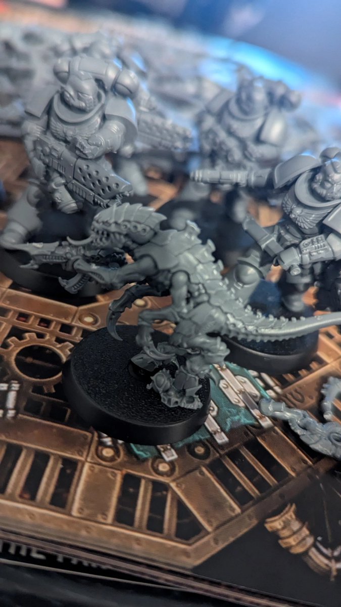 Kasocake's tweet photo. Getting some 40k models built and ready to paint https://t.co/pS94c7PAqn