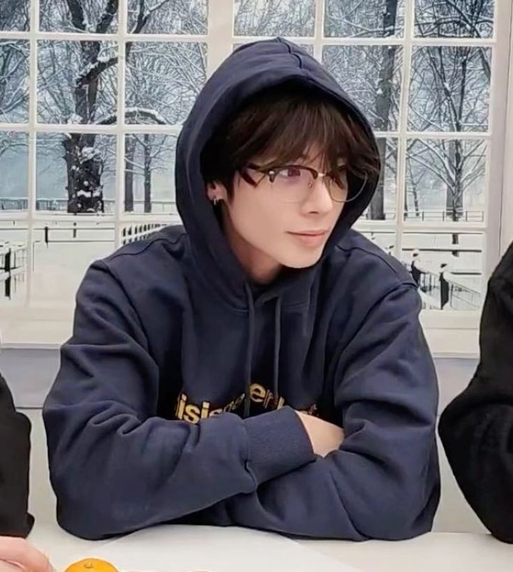 𝗽 𝗼 𝘃     :     your camera roll 
⠀⠀⠀⠀ if i were your boyfriend.