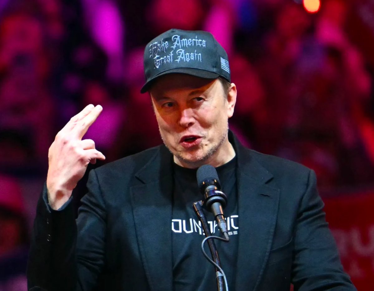 MAGAVoice's tweet image. BREAKING 🚨 Elon Musk stated how he wants to FIX the H-1B program. Here’s his current thoughts 

- Raise minimum Salary by double
- Make it more expensive to hire oversees 
- The program is broken and needs major reform

What do you think ?