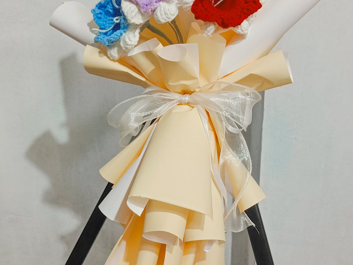 jllovesaj's tweet photo. lfb wts crochet crocheted flower bouquet 

open for commission!

can customize!

loc: qc (meet up around qc)
can do lalamove 
mop: gcash 

dm me for more info

tags
flower bouquet crochet handmade commission https://t.co/yCsrP2mYCE