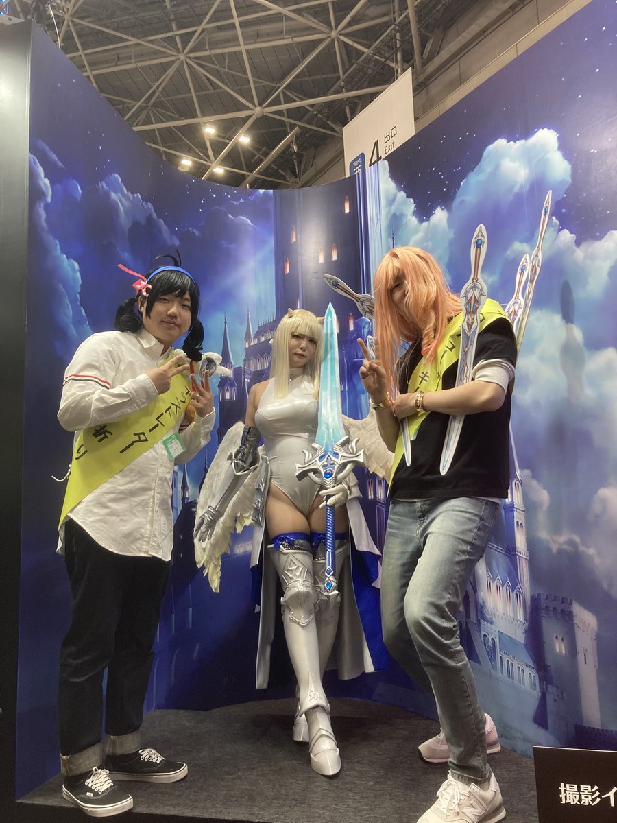 コスプレイヤーさんが2人増えました！ ぜひブースにいらしてください