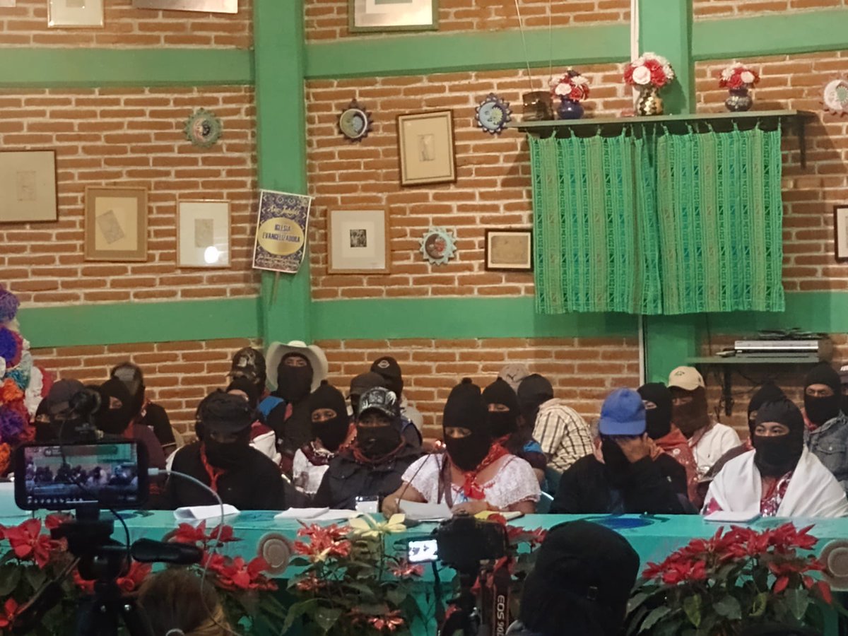 CNI_Mexico's tweet image. Participación de la comandancia del EZLN en los Elncuentros de Resistencia y Rebeldía 

En vivo ahora: youtube.com/live/Uq83Fh1NY…