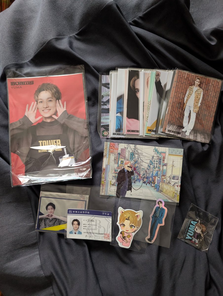 bud_morimari243's tweet photo. BUDDiiS グッズ 譲 買取

KEVIN,SEIYA,YUMA,KANATA,TAKUYA,HARUKIの生写真やステッカー等過去のグッズ一式を各メンバー¥2,000でお譲りします🙇
※KANATAは数が少ないため¥1,000

買い取ってくださる方はリプお願いします！本日たまアリでのお取引です。
誠に勝手ながら14時で締め切らせて頂きます🙇 https://t.co/iay6yEYPNR