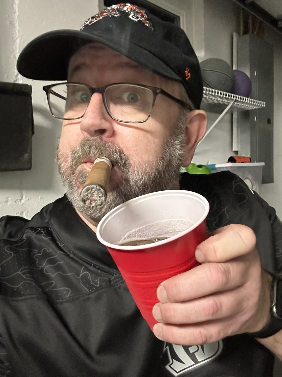 BigDaveB105's tweet photo. Victory Cigar and Tennessee Cocktail for the Bengals big win over the Broncos! For this unlikely run to the Playoffs to really ramp up, we need the following to happen tomorrow…
Colts lose to Giants. Dolphins lose to Browns.
RT with a #WHODEY if you believe! https://t.co/FXYLznnnd0