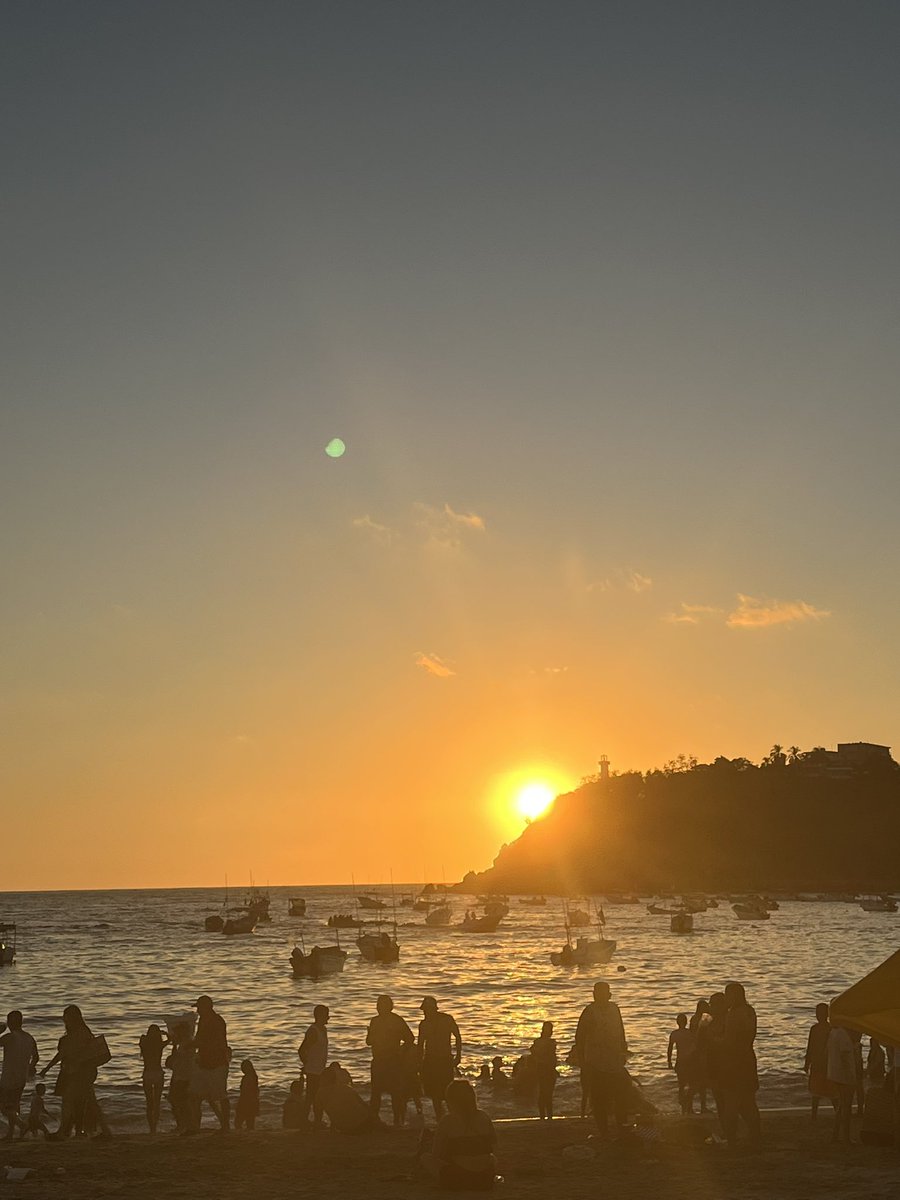 ColioSamanta's tweet photo. Disfrute cada maldito segundo de ese atardecer 🧡 https://t.co/lF3Y7Gw4KZ